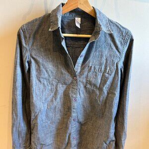 Women's Size Small 100% Cotton Blue Chambray Button Down Essential Blouse